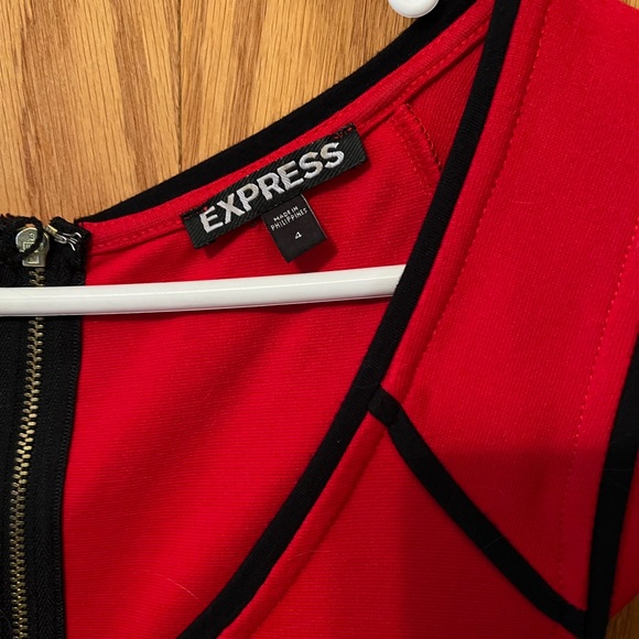 Express Bodycon Capped Sleeve Dress - Picture 4 of 4